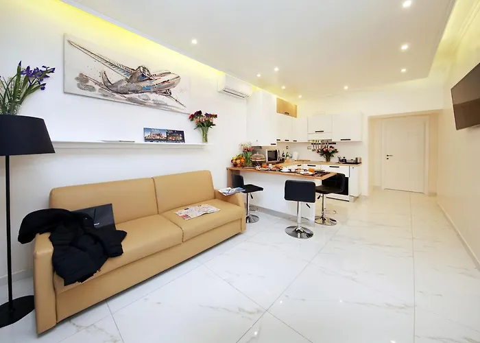 La Maisonnette Tritone Trevi * Rzym