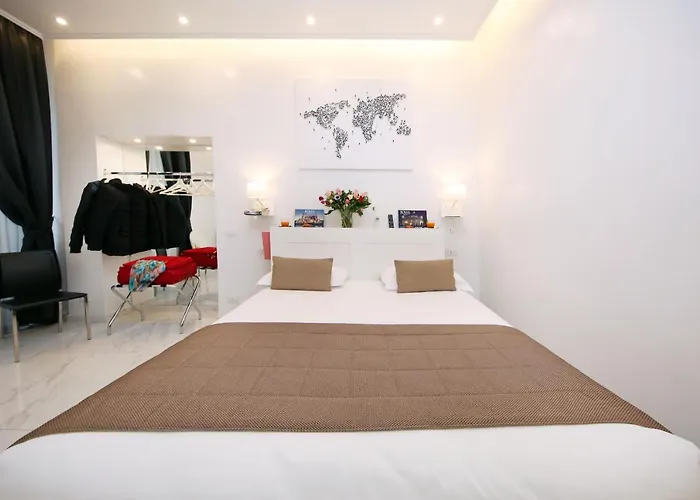 La Maisonnette Tritone Trevi * Rzym